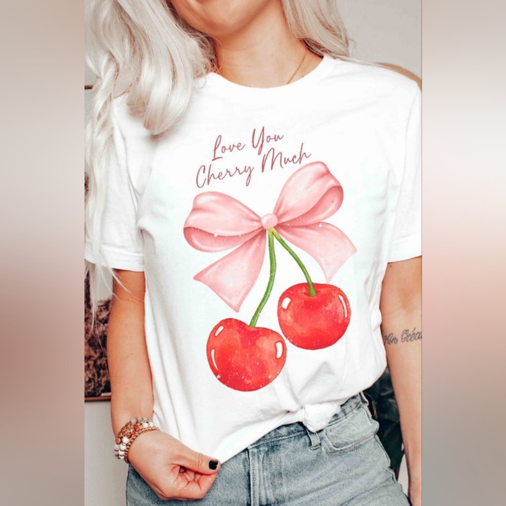 Women's Boutique White Cherry Graphic Short Sleeve T-Shirt Size Small EUC 🐈